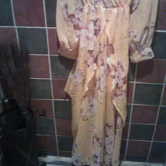 Bohemian Bishop's sleeve v-neck ruffle floral maxi - Picture 3 of 15